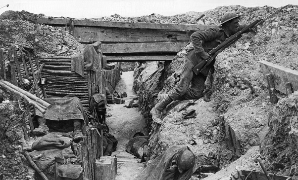 Soldiers poised on the trenches during World War 1